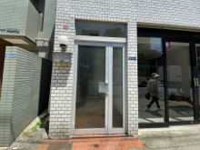 オフィスビル出入口