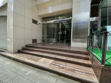 オフィスビル出入口