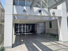 オフィスビル出入口