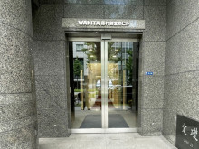 オフィスビル出入口