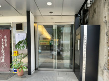 オフィスビル出入口