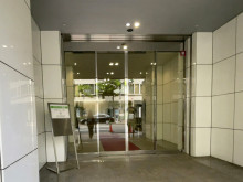 オフィスビル出入口