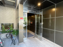 オフィスビル出入口