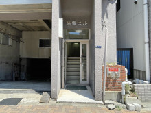 オフィスビル出入口