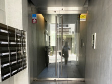 オフィスビル出入口