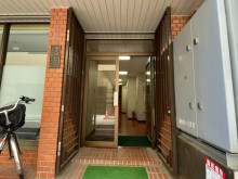 オフィスビル出入口