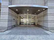 オフィスビル出入口