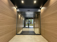 オフィスビル出入口