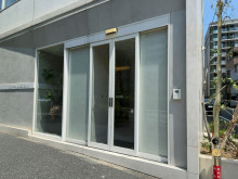 オフィスビル出入口