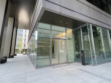 オフィスビル出入口