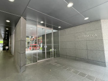 オフィスビル出入口