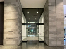 オフィスビル出入口