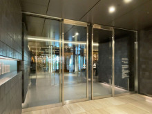 オフィスビル出入口