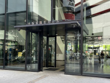 オフィスビル出入口