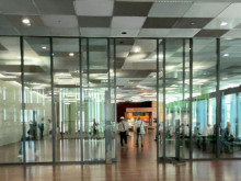 オフィスビルフロア出