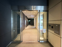 オフィスビル出入口