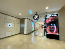 商業施設エントランス