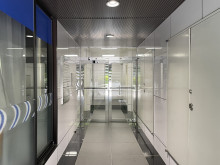 オフィスビル出入口