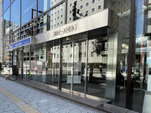 オフィスビル出入口