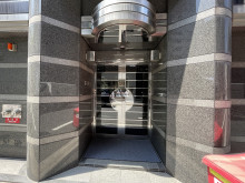 オフィスビル出入口