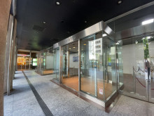 オフィスビル出入口