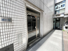 オフィスビル出入口