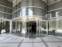 オフィスビル出入口