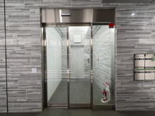 オフィスビル出入口