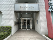 オフィスビル出入口