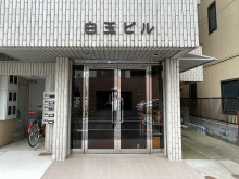 オフィスビル出入口