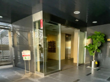 オフィスビル出入口