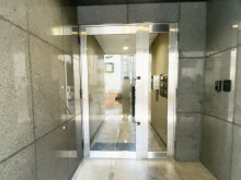 オフィスビル出入口