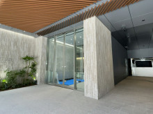 オフィスビル出入口