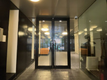 オフィスビル出入口