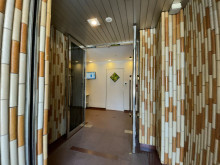 オフィスビル出入口