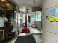 オフィスビル出入口