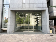 オフィスビル出入口