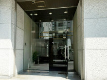 オフィスビル出入口