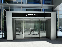 オフィスビル出入口