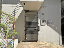 オフィスビル出入口