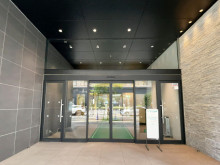 オフィスビル出入口