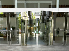 オフィスビル出入口