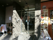 オフィスビル出入口