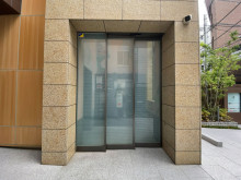 オフィスビル出入口