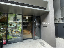 オフィスビル出入口