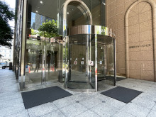 オフィスビル出入口