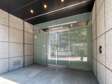 オフィスビル出入口