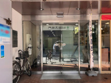 オフィスビル出入口