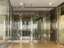 オフィスビル出入口