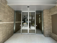 オフィスビル出入口